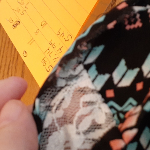 Black tank top with pattern - Picture 5 of 5